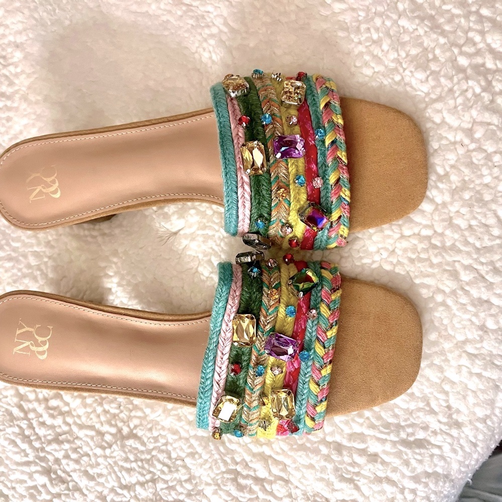 NY&C Women’s Rhinestone and Rafia Slides with 2 1-2” stacked heel. NEW. Size 11